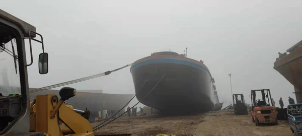 恭喜李老板船只下河，船號(hào)（四航258）