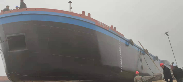 恭喜李老板船只下河，船號(hào)（四航258）